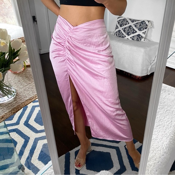 💕 ZARA PINK SATIN SIDE RUCHED SLIT MIDI SKIRT! - Picture 2 of 16